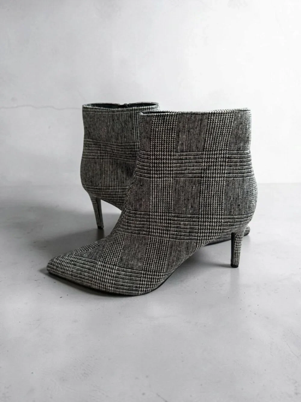 RED DELICIOUS Gray Glenplaid Fabric Booties Boots Size 8